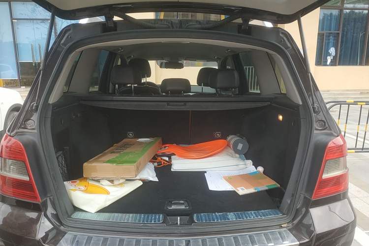 Used Mercedes-Benz GLK-Class 2010 GLK 300 4MATIC Fashion Model Trunk