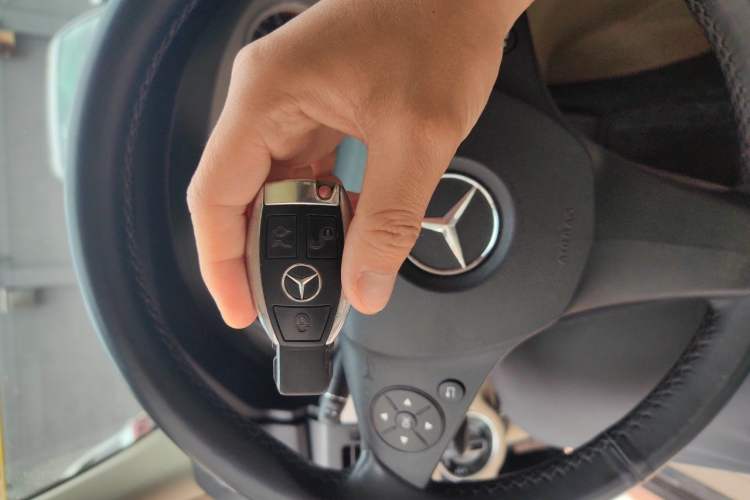 Used Mercedes-Benz GLK-Class 2010 GLK 300 4MATIC Fashion Model Vehicle Key