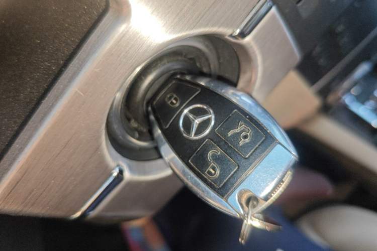 Used Mercedes-Benz GLK-Class 2010 GLK 300 4MATIC Fashion Model Vehicle Key