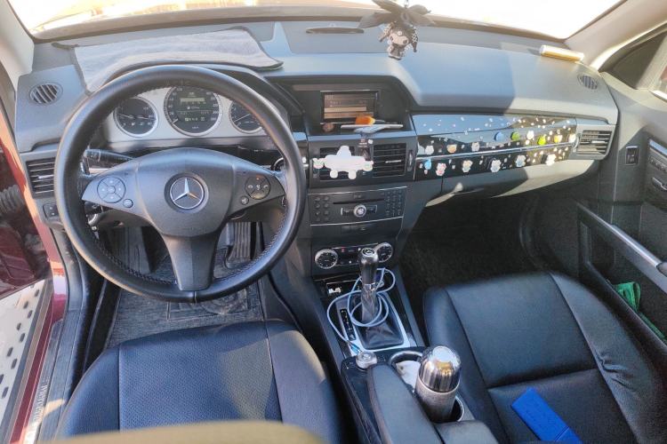 Used Mercedes-Benz GLK-Class 2010 GLK 300 4MATIC Fashion Model Center Console