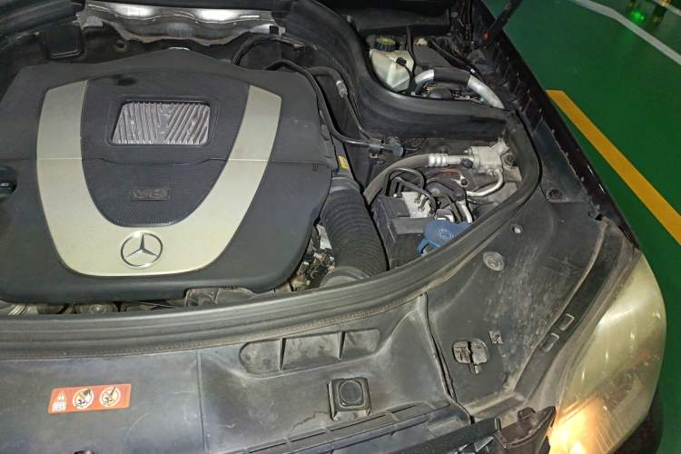 Used Mercedes-Benz GLK-Class 2010 GLK 300 4MATIC Fashion Model Engine Bay Left