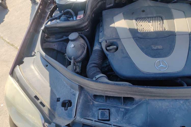 Used Mercedes-Benz GLK-Class 2010 GLK 300 4MATIC Fashion Model Engine Bay Right