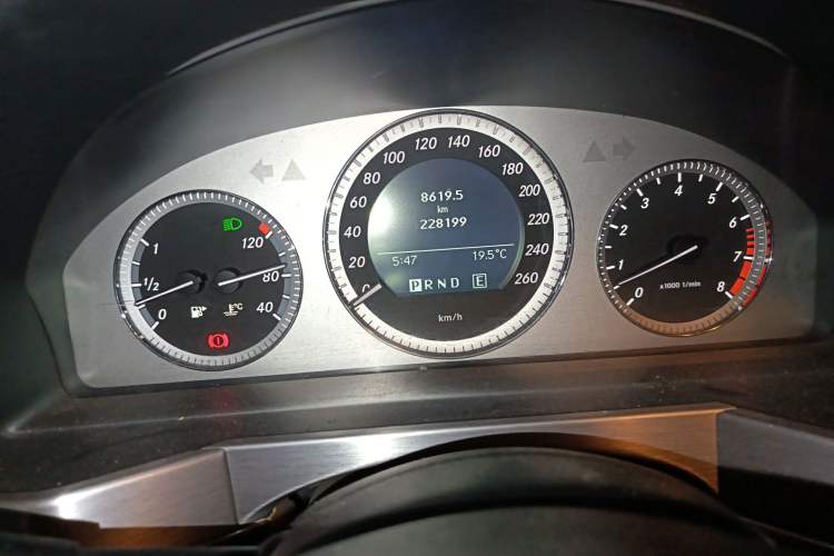 Used Mercedes-Benz GLK-Class 2010 GLK 300 4MATIC Fashion Model Instrument Cluster