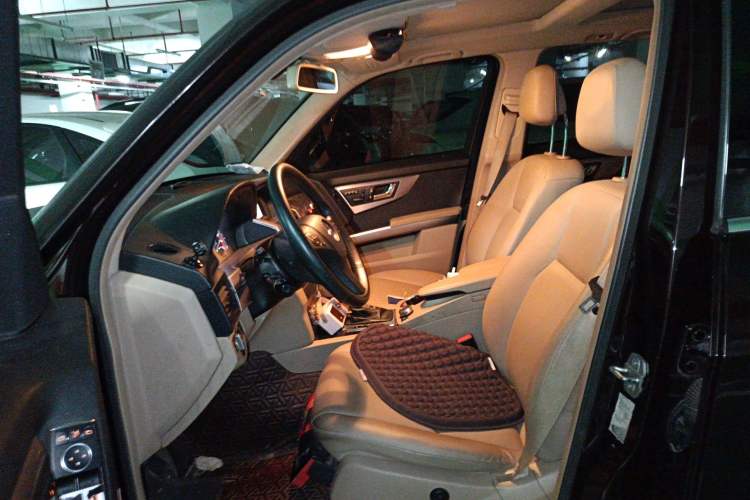 Used Mercedes-Benz GLK-Class 2010 GLK 300 4MATIC Fashion Model Left Front Seat