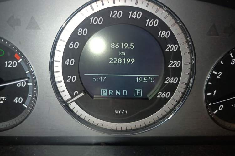 Used Mercedes-Benz GLK-Class 2010 GLK 300 4MATIC Fashion Model Odometer Close Up