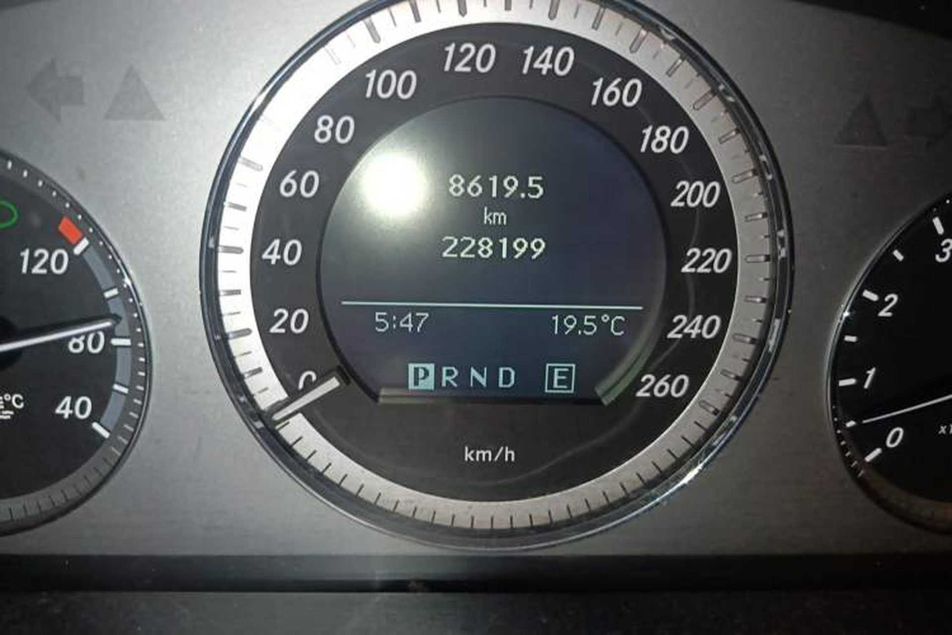 Used Mercedes-Benz GLK-Class 2010 GLK 300 4MATIC Fashion Model Odometer Close Up