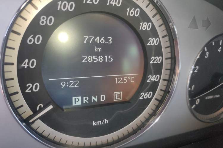 Used Mercedes-Benz GLK-Class 2010 GLK 300 4MATIC Fashion Model Odometer Close Up