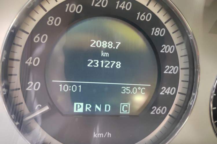 Used Mercedes-Benz GLK-Class 2010 GLK 300 4MATIC Fashion Model Odometer Close Up