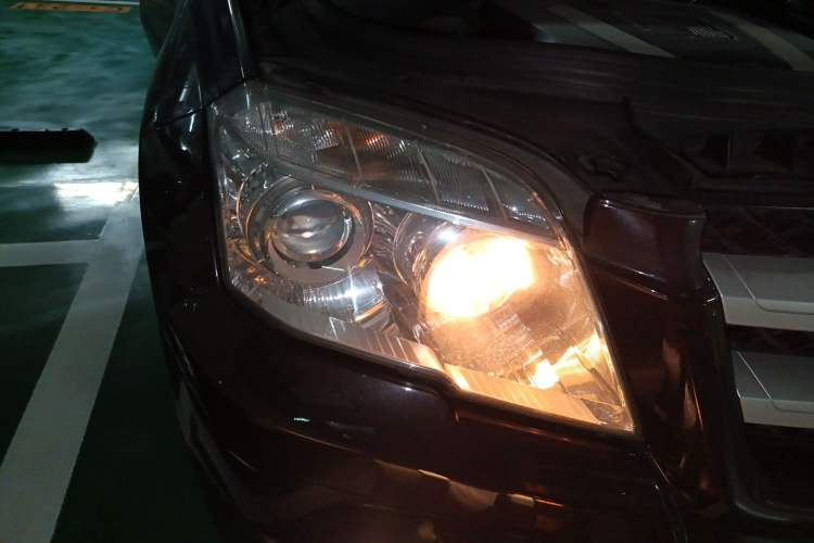 Used Mercedes-Benz GLK-Class 2010 GLK 300 4MATIC Fashion Model Right Front Headlight