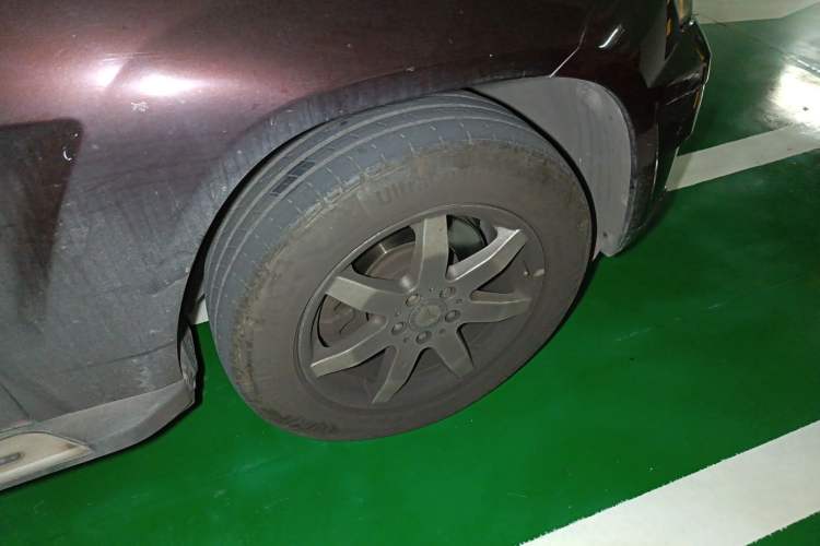 Used Mercedes-Benz GLK-Class 2010 GLK 300 4MATIC Fashion Model Right Front Wheel Hub