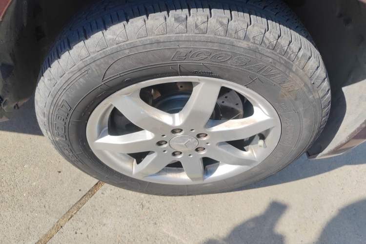 Used Mercedes-Benz GLK-Class 2010 GLK 300 4MATIC Fashion Model Right Front Wheel Hub