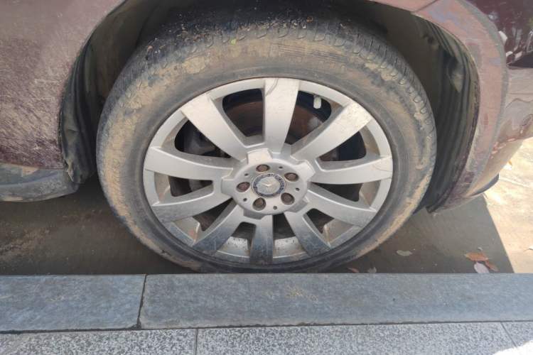 Used Mercedes-Benz GLK-Class 2010 GLK 300 4MATIC Fashion Model Right Front Wheel Hub