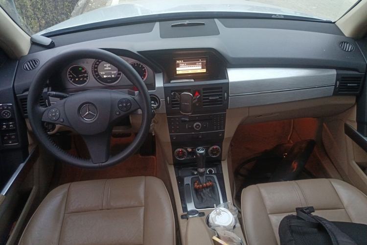 Used Mercedes-Benz GLK-Class 2010 GLK 300 4MATIC Fashion Model Center Console