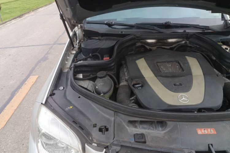 Used Mercedes-Benz GLK-Class 2010 GLK 300 4MATIC Fashion Model Engine Bay Right