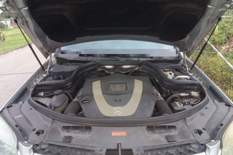 Used Mercedes-Benz GLK-Class 2010 GLK 300 4MATIC Fashion Model Engine Bay