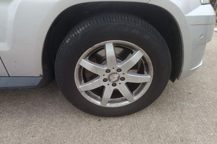 Used Mercedes-Benz GLK-Class 2010 GLK 300 4MATIC Fashion Model Right Front Wheel Hub