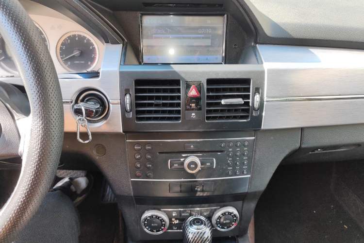 Used Mercedes-Benz GLK-Class 2010 GLK 300 4MATIC Fashion Model Audio And AC Panel