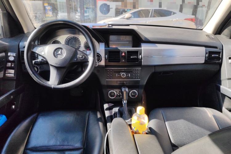 Used Mercedes-Benz GLK-Class 2010 GLK 300 4MATIC Fashion Model Center Console