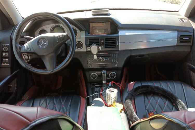 Used Mercedes-Benz GLK-Class 2010 GLK 300 4MATIC Fashion Model Center Console