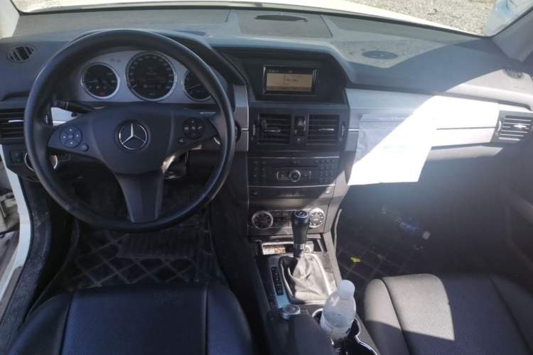 Used Mercedes-Benz GLK-Class 2010 GLK 300 4MATIC Fashion Model Center Console
