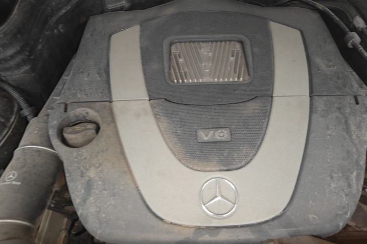 Used Mercedes-Benz GLK-Class 2010 GLK 300 4MATIC Fashion Model Engine Bay