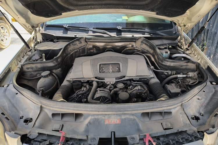 Used Mercedes-Benz GLK-Class 2010 GLK 300 4MATIC Fashion Model Engine Bay