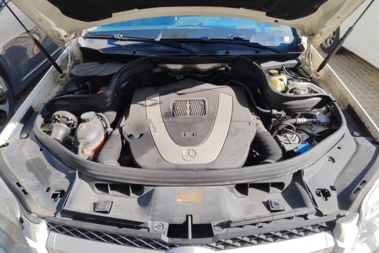 Used Mercedes-Benz GLK-Class 2010 GLK 300 4MATIC Fashion Model Engine Bay