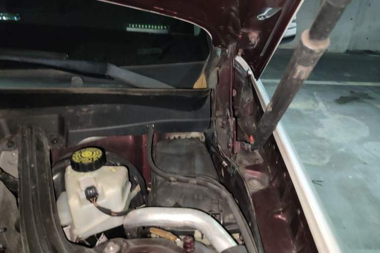Used Mercedes-Benz GLK-Class 2010 GLK 300 4MATIC Fashion Model Engine Bay Left