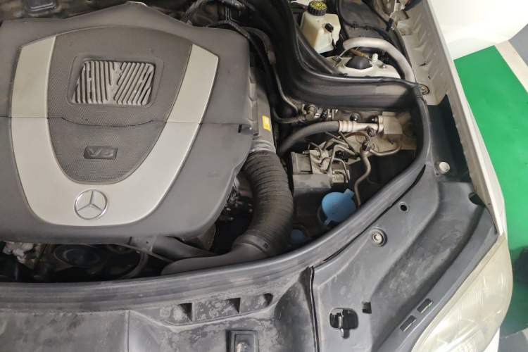 Used Mercedes-Benz GLK-Class 2010 GLK 300 4MATIC Fashion Model Engine Bay Left
