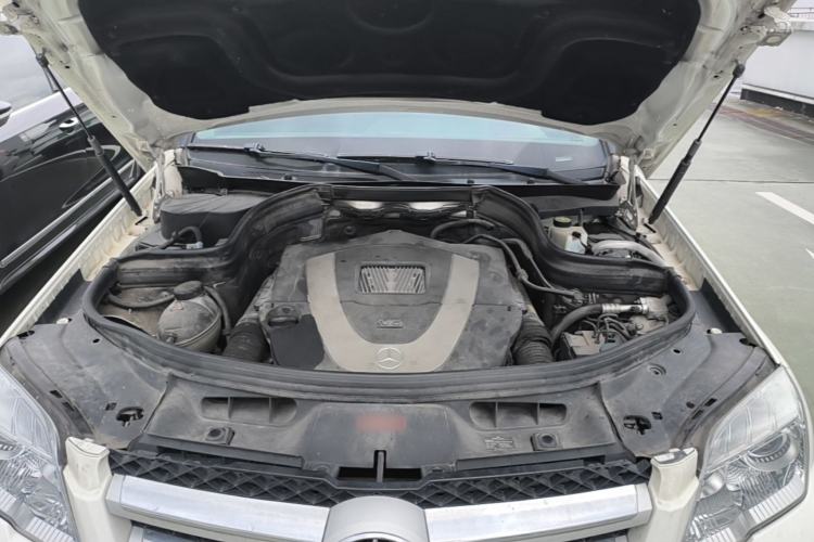 Used Mercedes-Benz GLK-Class 2010 GLK 300 4MATIC Fashion Model Engine Bay