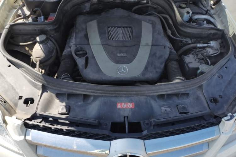 Used Mercedes-Benz GLK-Class 2010 GLK 300 4MATIC Fashion Model Engine Bay