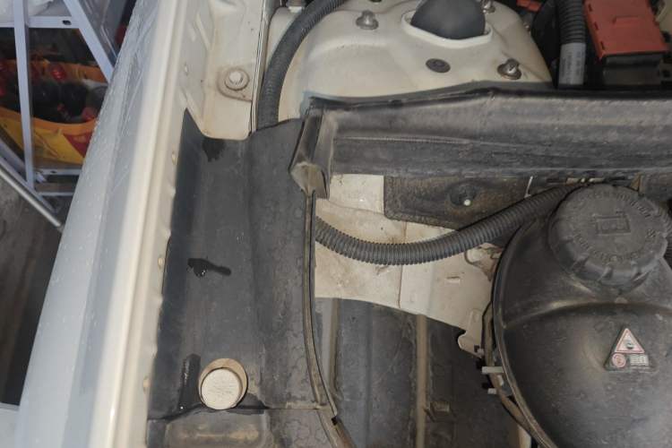 Used Mercedes-Benz GLK-Class 2010 GLK 300 4MATIC Fashion Model Engine Bay Right