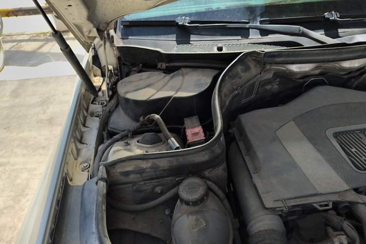 Used Mercedes-Benz GLK-Class 2010 GLK 300 4MATIC Fashion Model Engine Bay Right