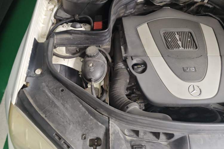 Used Mercedes-Benz GLK-Class 2010 GLK 300 4MATIC Fashion Model Engine Bay Right