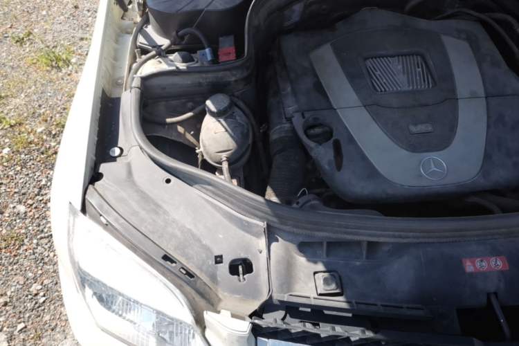 Used Mercedes-Benz GLK-Class 2010 GLK 300 4MATIC Fashion Model Engine Bay Right