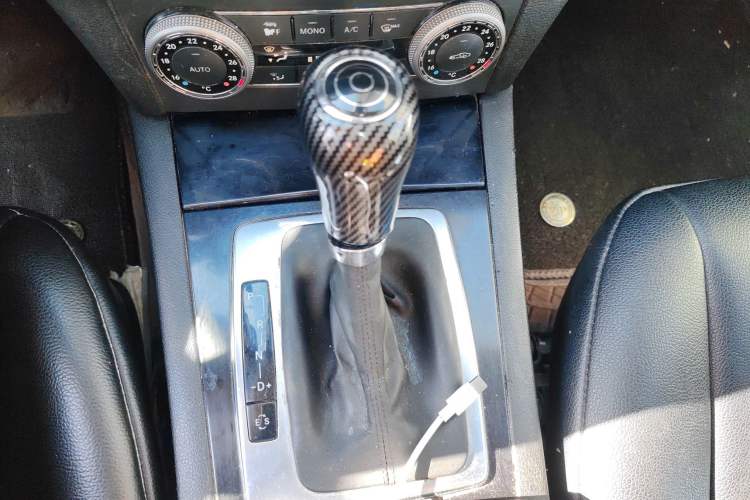 Used Mercedes-Benz GLK-Class 2010 GLK 300 4MATIC Fashion Model Gear Lever