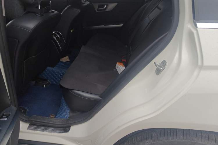 Used Mercedes-Benz GLK-Class 2010 GLK 300 4MATIC Fashion Model Left Rear Seat
