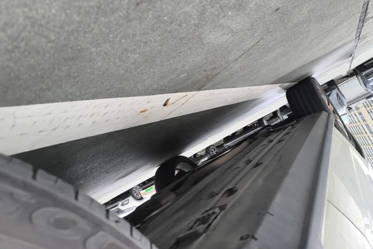 Used Mercedes-Benz GLK-Class 2010 GLK 300 4MATIC Fashion Model Left Side Sill