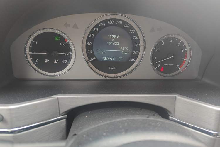 Used Mercedes-Benz GLK-Class 2010 GLK 300 4MATIC Fashion Model Odometer Close Up