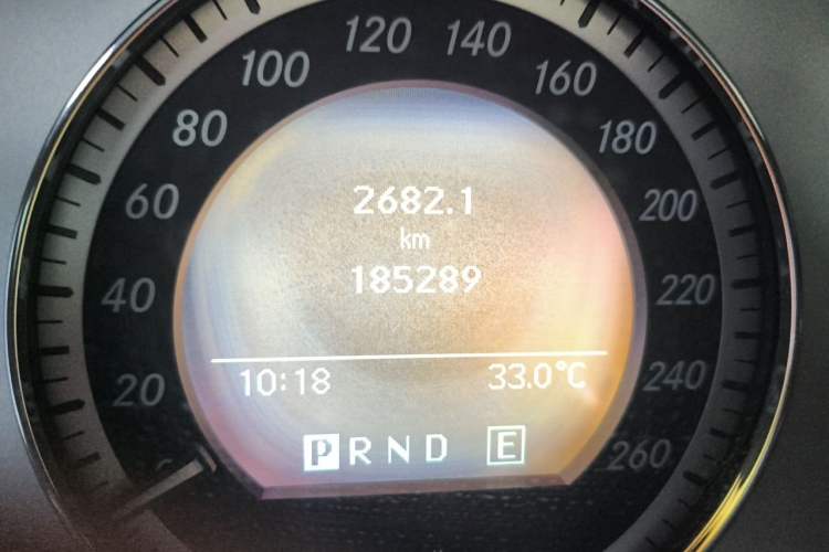 Used Mercedes-Benz GLK-Class 2010 GLK 300 4MATIC Fashion Model Odometer Close Up