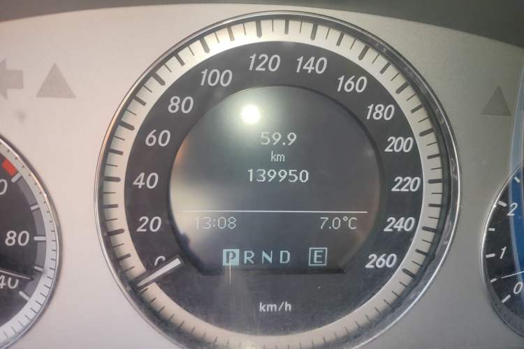 Used Mercedes-Benz GLK-Class 2010 GLK 300 4MATIC Fashion Model Odometer Close Up