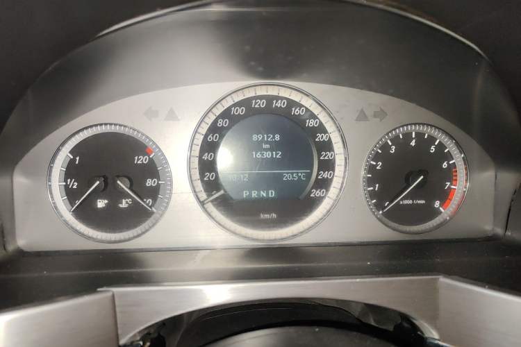Used Mercedes-Benz GLK-Class 2010 GLK 300 4MATIC Fashion Model Odometer Close Up