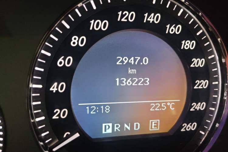 Used Mercedes-Benz GLK-Class 2010 GLK 300 4MATIC Fashion Model Odometer Close Up