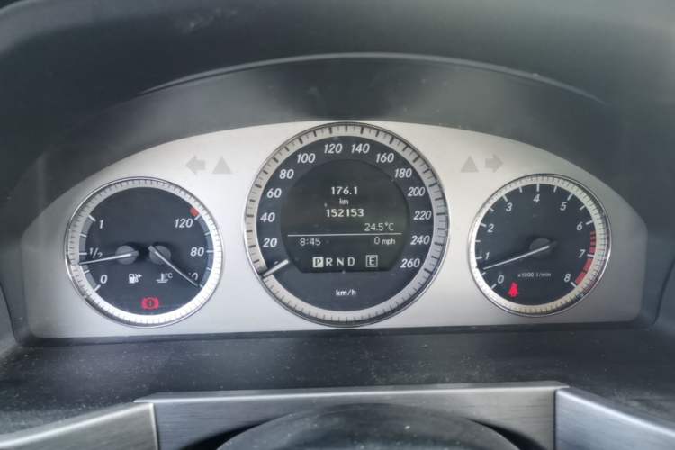Used Mercedes-Benz GLK-Class 2010 GLK 300 4MATIC Fashion Model Odometer Close Up