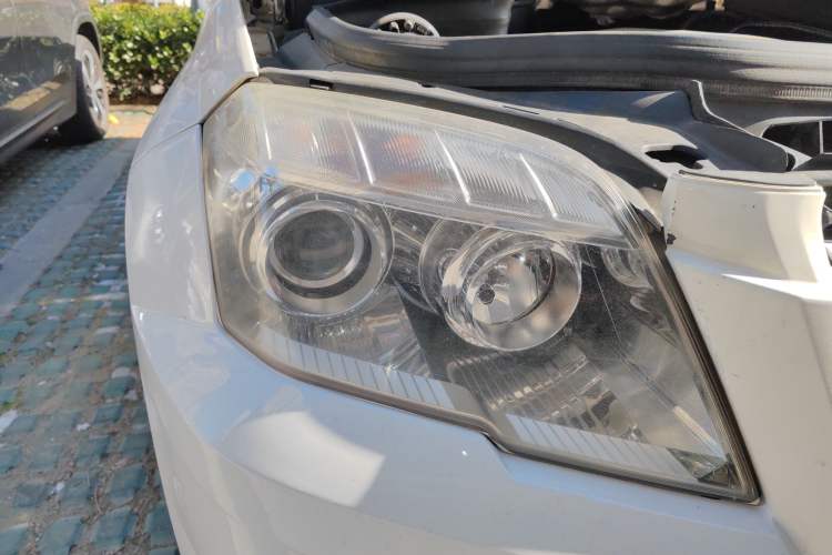Used Mercedes-Benz GLK-Class 2010 GLK 300 4MATIC Fashion Model Right Front Headlight