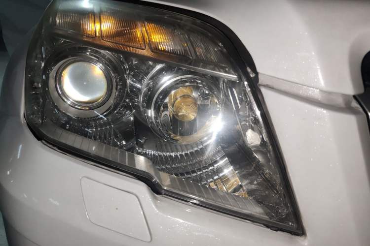 Used Mercedes-Benz GLK-Class 2010 GLK 300 4MATIC Fashion Model Right Front Headlight
