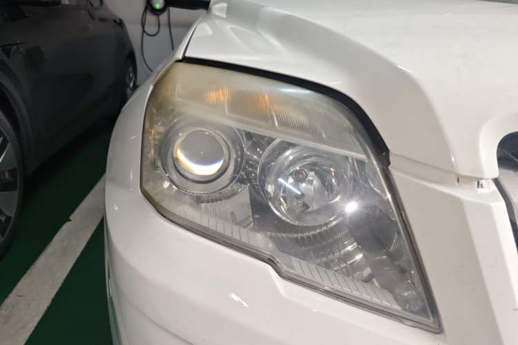 Used Mercedes-Benz GLK-Class 2010 GLK 300 4MATIC Fashion Model Right Front Headlight