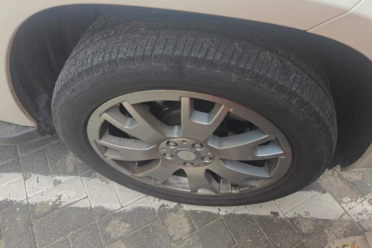 Used Mercedes-Benz GLK-Class 2010 GLK 300 4MATIC Fashion Model Right Front Wheel Hub