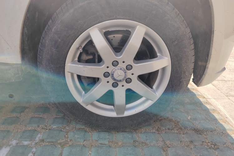Used Mercedes-Benz GLK-Class 2010 GLK 300 4MATIC Fashion Model Right Front Wheel Hub