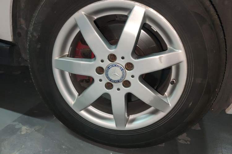 Used Mercedes-Benz GLK-Class 2010 GLK 300 4MATIC Fashion Model Right Front Wheel Hub